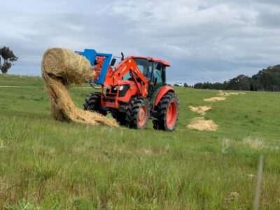 Hydraulic Powered Round Bail Hay Feeder